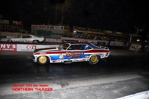Michael Neal - 'Burnin' Love' (near lane) vs 
Dustin Bradford - 'American Dream' (far lane)